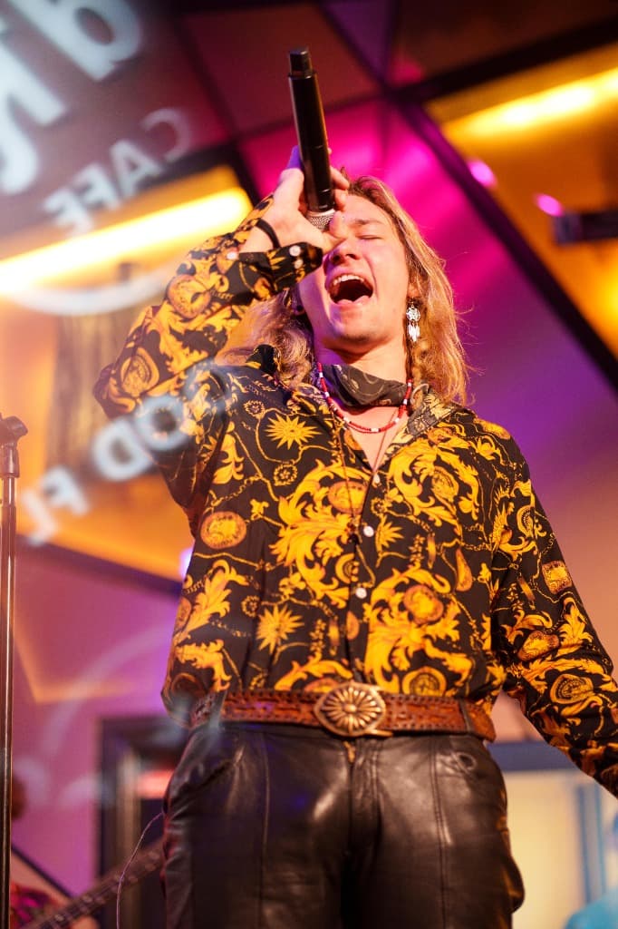Live performance photography by MediaGeekz